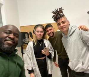 Selfie de l'équipe derrière l'album e2c